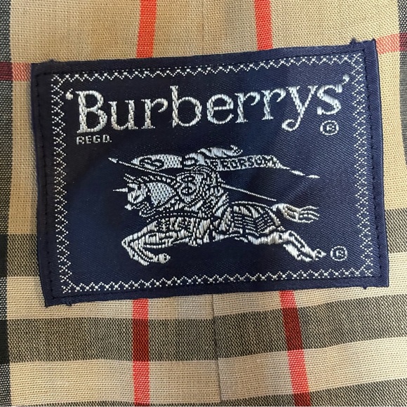 Burberry trench coat - Picture 11 of 15